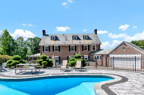 11 Richard Rd, Manchester, CT 06040