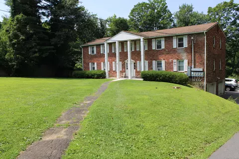 66 Longmeadow Hill Rd #1, Brookfield, CT 06804