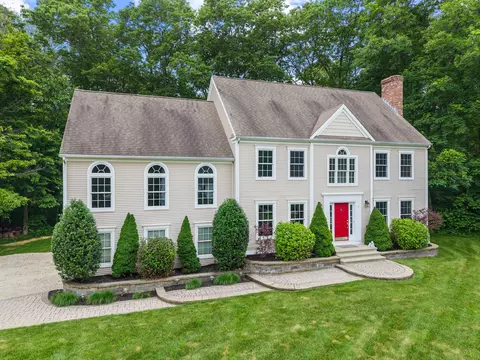 11 Acorn Dr, East Haddam, CT 06423