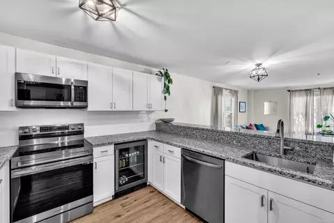 49 Rose St #109, Branford, CT 06405