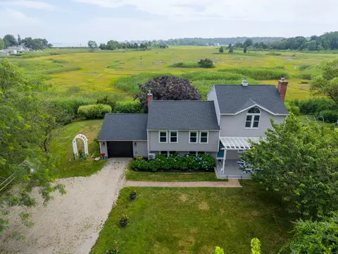 423 Whitfield St, Guilford, CT 06437