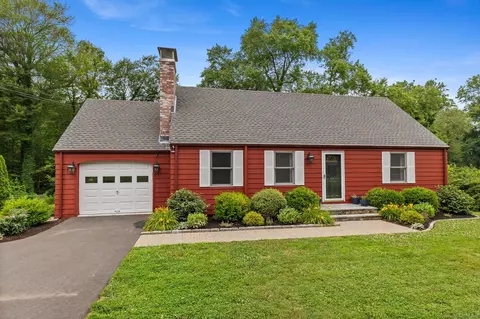 39 Buttonball Ln, Glastonbury, CT 06033