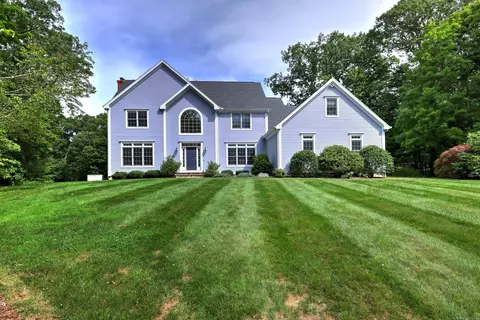 8 Dogwood Ct, Woodbridge, CT 06525