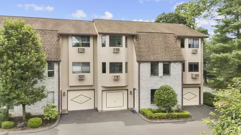 3 Radio Pl #3, Stamford, CT 06906