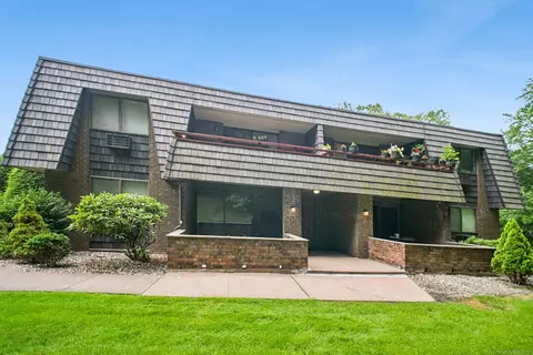 100 Oxbow Dr #B3, Glastonbury, CT 06033