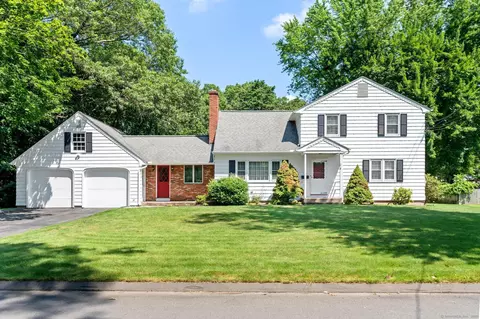 26 Roberts St, Windsor Locks, CT 06096