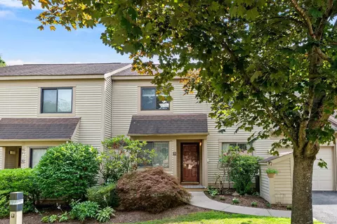 11 Branford Ct, Avon, CT 06001