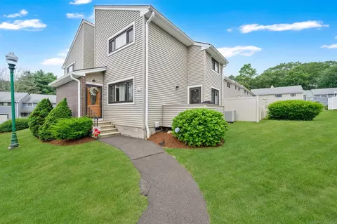 182 Shagbark Dr #182, Derby, CT 06418