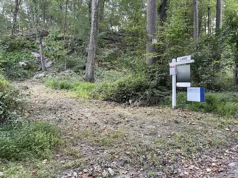 9 Point O Rocks Rd # A, Newtown, CT 06470