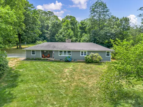 97 Doolittle Dr, Bethany, CT 06524