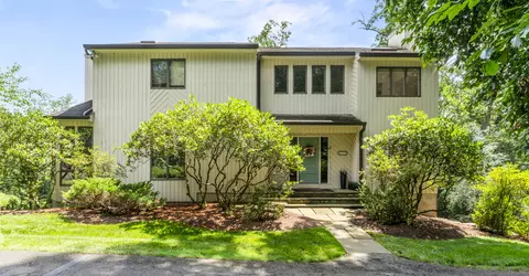 739 Rock Rimmon Rd, Stamford, CT 06903