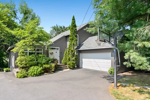 322 Tunxis Rd, West Hartford, CT 06107