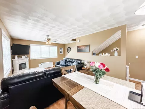 60 Sachem Dr #60, Plainfield, CT 06374
