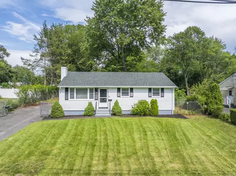 42 Greenwood Ave, Bloomfield, CT 06002