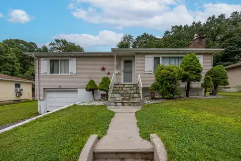 87 Kaynor Dr, Waterbury, CT 06708