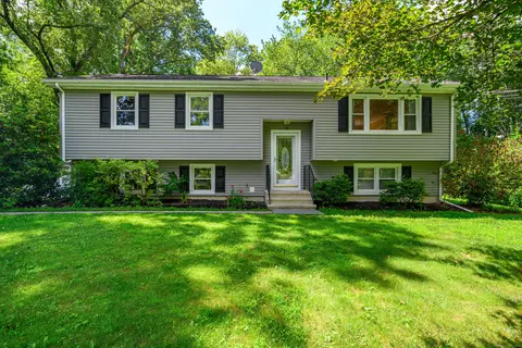 15 Sky Edge Ln, Bethel, CT 06801