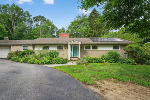 3 Laurel Hill Dr S, Niantic, CT 06357