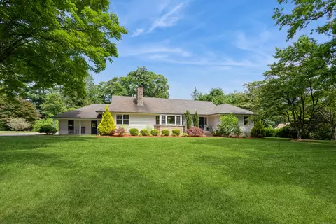 24 Pequot Dr, Norwalk, CT 06855