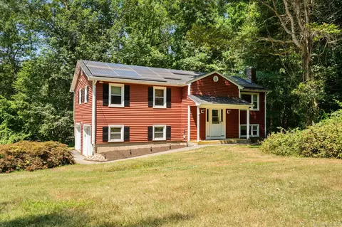 46 Eagle Ridge Dr, Gales Ferry, CT 06335