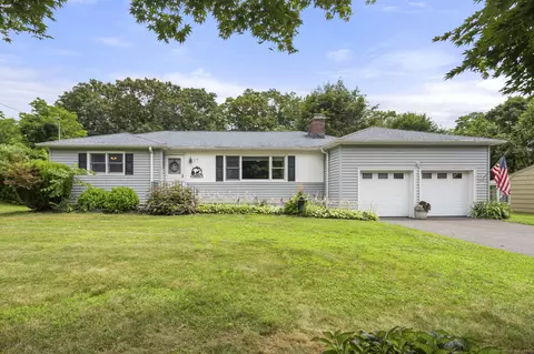17 Valley Stream Dr, Danbury, CT 06811
