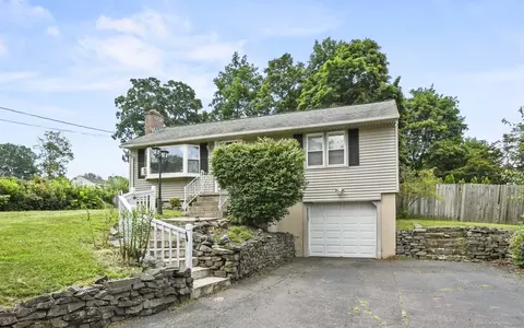 16 Charles St, Plantsville, CT 06479