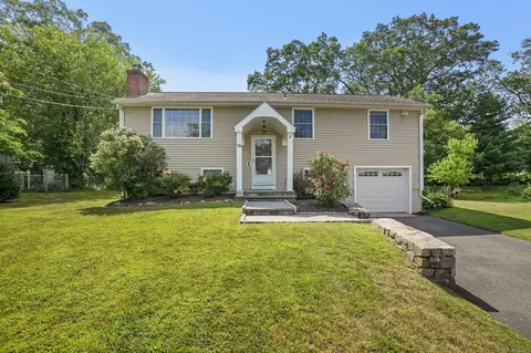 76 Valley View Rd, Norwalk, CT 06851
