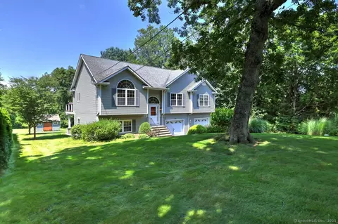 11 Parlor Rock Rd, Trumbull, CT 06611