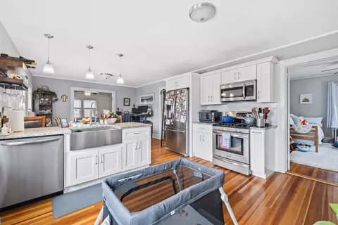 33 Hugh St, West Hartford, CT 06119