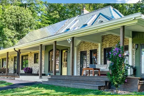 12 Sydney Ln, Cromwell, CT 06416