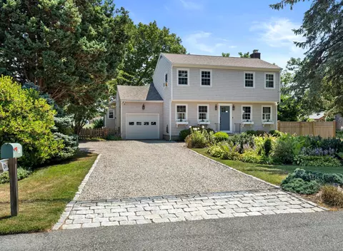 410 Noank Rd, Mystic, CT 06355