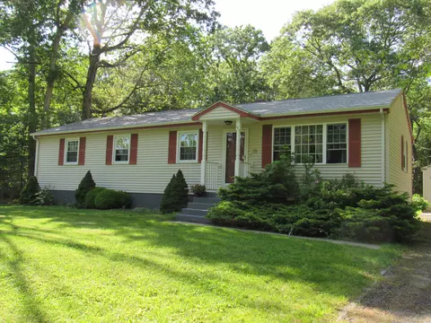 38 Dubois Rd, Uncasville, CT 06382