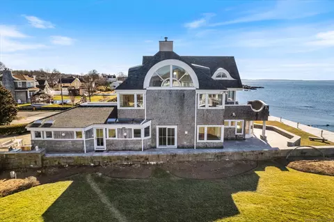 33 Palmer Rd, Waterford, CT 06385