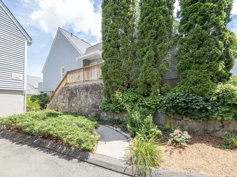 26 Wilton Crst #26, Wilton, CT 06897