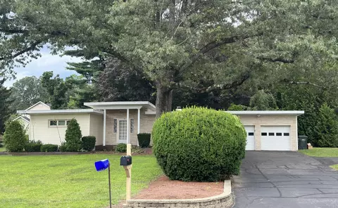 23 S Elm St, Windsor Locks, CT 06096