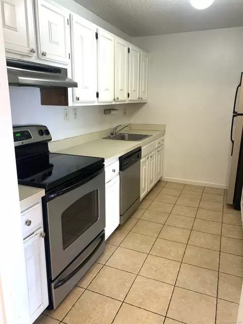 90 Kane St #C3, West Hartford, CT 06119