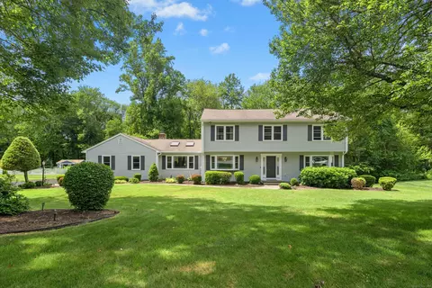 33 Shawnee Ln, Monroe, CT 06468