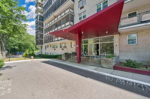 80 Cartright St #8E, Bridgeport, CT 06604