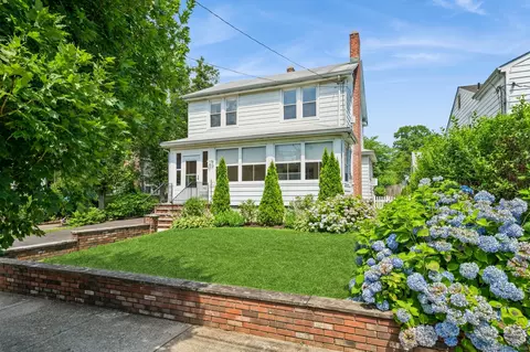 75 Rachelle Ave, Stamford, CT 06905