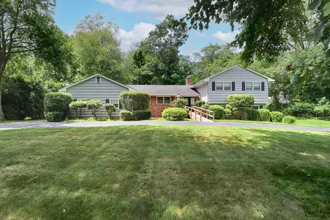 355 Surrey Ln, Fairfield, CT 06824