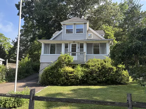 2 Sherwood St, Branford, CT 06405