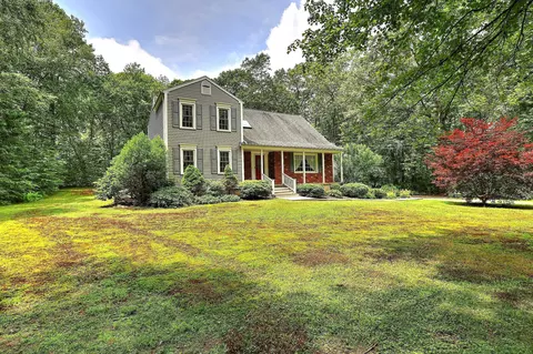 679 Litchfield Tpke, Bethany, CT 06524