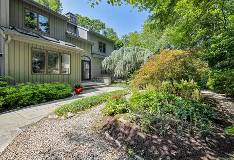 204 Sam Hill Rd, Guilford, CT 06437