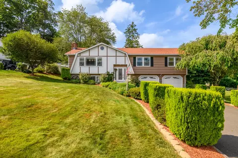 38 Pine St, Trumbull, CT 06611