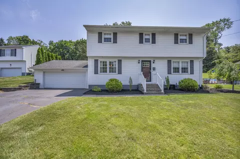 18 Holly Ln, Wallingford, CT 06492