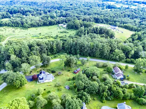 77 Blossom Dr, Pomfret, CT 06259