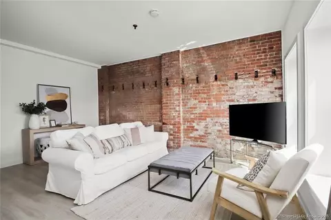 126 Washington St #205, Norwalk, CT 06854