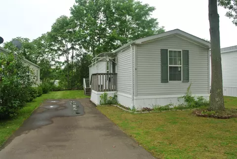 8 Barn Ln, Milford, CT 06460