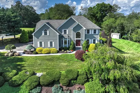 17 Admiral Dr, Monroe, CT 06468