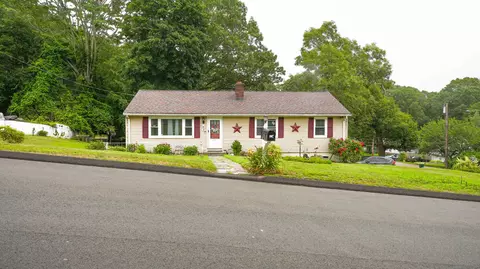 83 View Ter, East Haven, CT 06512