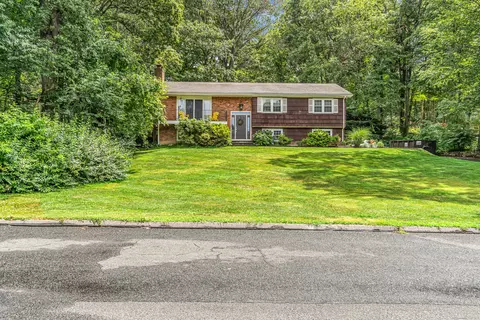 14 Button Rd, Shelton, CT 06484